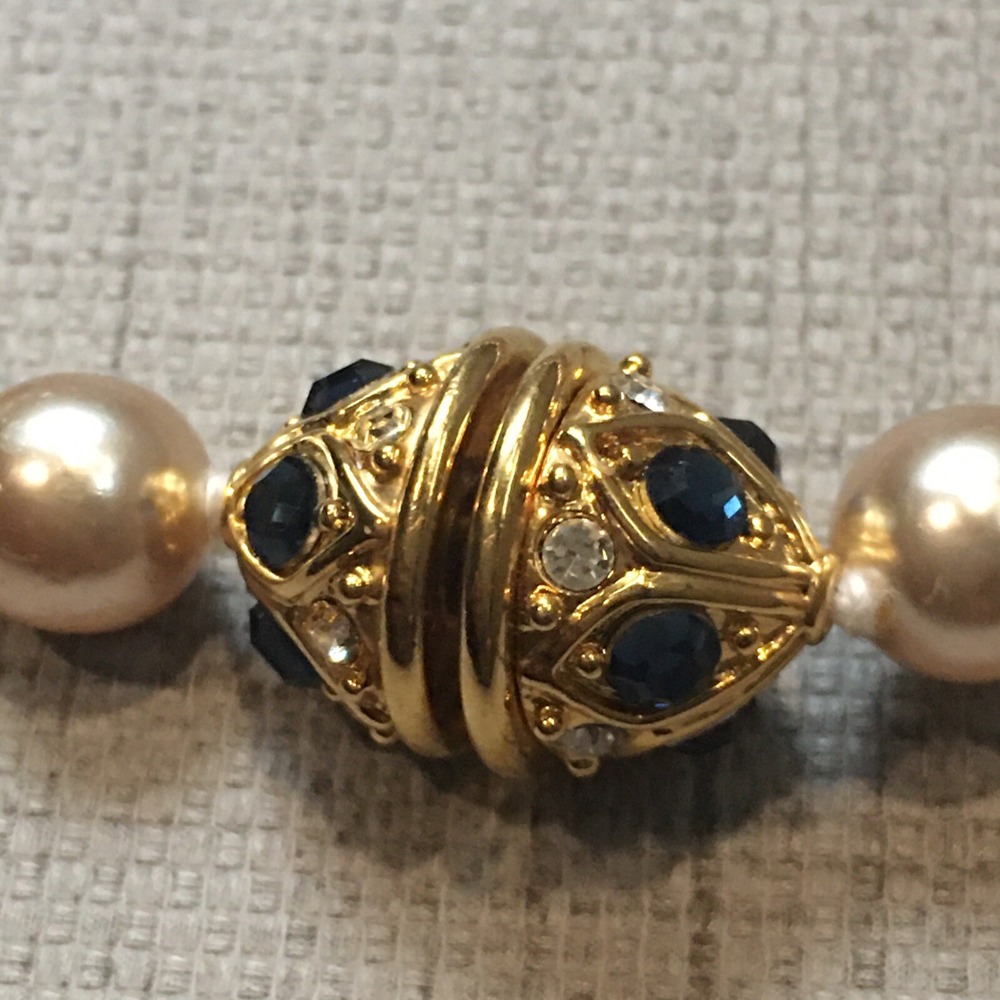 Vintage Nolan Miller Faux Hand Knotted pearl bracelet Cobalt Rhinestone Clasp